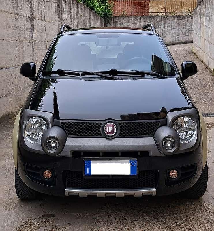 Usata Fiat Panda 4x4 Cross 75 CV (55 kW) 2011 Nero Utilitaria
