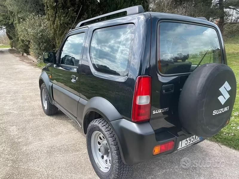 Usata Suzuki Jimny 85 CV (62 kW) 2008 Nero SUV