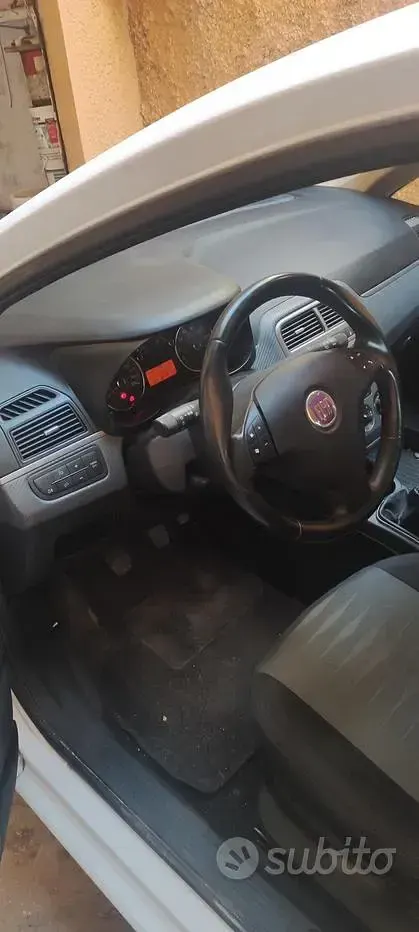 Usata Fiat Grande Punto 77 CV (56 kW) 2009 Bianco Utilitaria