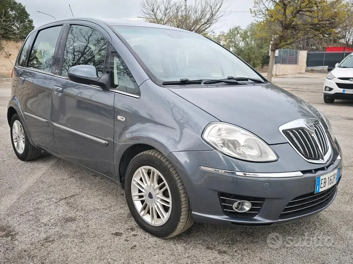 Usata Lancia Musa 120 CV (88 kW) 2010 Grigio Monovolume