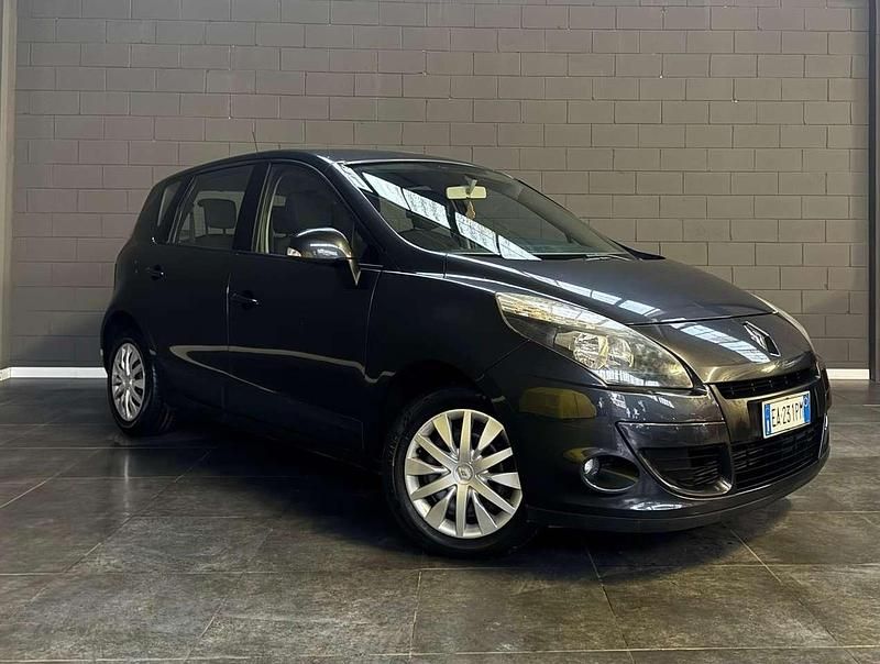 Nero Usata 2010 Renault Scénic III Luxe Monovolume | 2900 € (Super prezzo) - Immagine 1/4