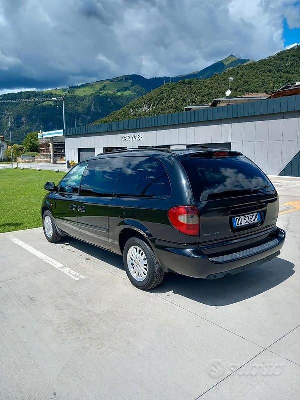 Usata Chrysler Grand Voyager 150 CV (110 kW) 2006 Nero Monovolume