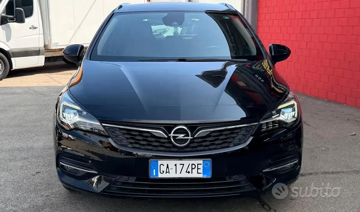 Usata Opel Astra Ultimate 122 CV (89 kW) 2020 Nero Station wagon