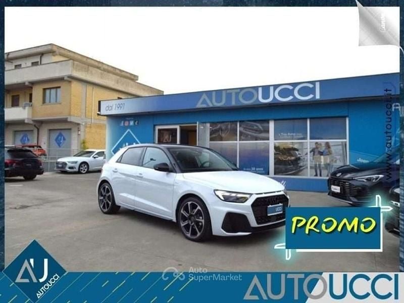 Bianco tetto nero Nuova 2025 Audi A1 S-Line Berlina | 29.500 € (Buon prezzo) - Immagine 1/4