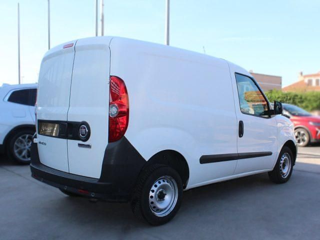 Usata Fiat Doblò S 95 CV (69 kW) 2020 Bianco Monovolume