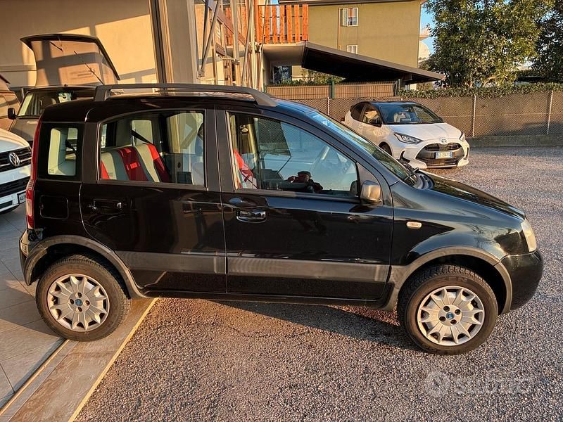 Usata Fiat Panda 4x4 Climbing 60 CV (44 kW) 2006 Nero Utilitaria