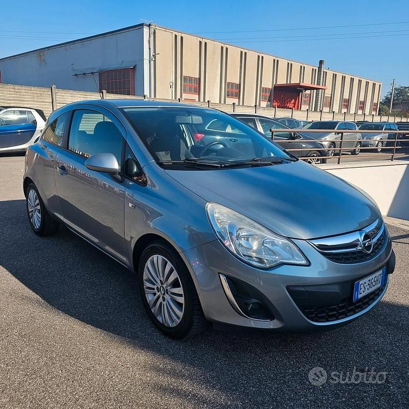 Usata Opel Corsa 86 CV (63 kW) 2013 Grigio Utilitaria