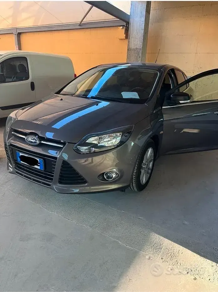 Usata Ford Focus Titanium 120 CV (88 kW) 2014 Grigio Berlina