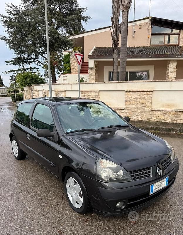 Usata Renault Clio II 82 CV (60 kW) 2003 Nero Berlina