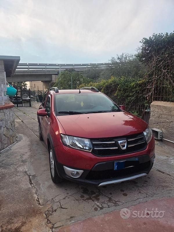 Usata Dacia Sandero Stepway 90 CV (66 kW) 2015 Rosso Utilitaria