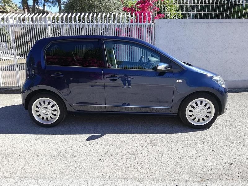 Usata VW up! Highline 75 CV (55 kW) 2012 Blu Utilitaria
