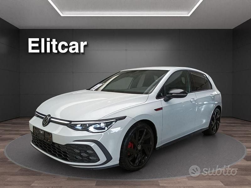 Bianco puro Usata 2023 VW Golf VIII GTI Tre volumi | 30.890 € (Super prezzo) - Immagine 1/3