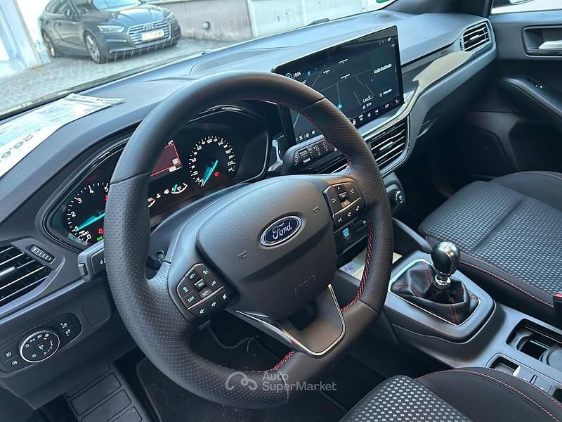 Usata Ford Focus ST-Line 125 CV (91 kW) 2025 Gray Station wagon