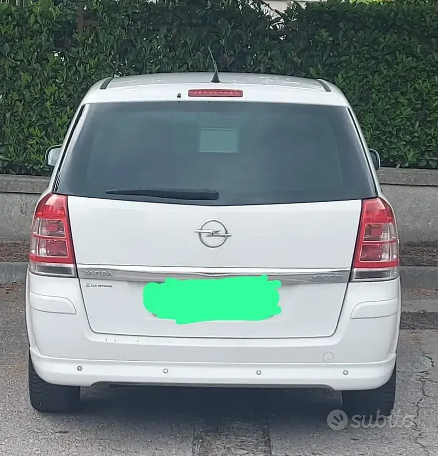 Usata Opel Zafira 110 CV (80 kW) 2011 Bianco Monovolume