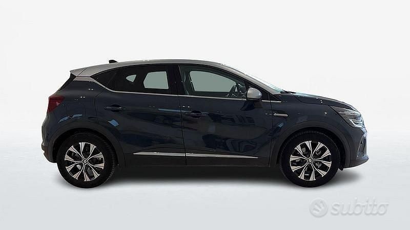 Usata Renault Captur Techno 143 CV (105 kW) 2023 Blu/azzurro SUV