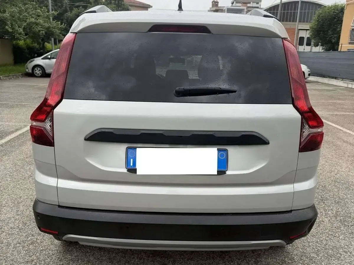 Usata Dacia Jogger 101 CV (74 kW) 2022 Argento Monovolume