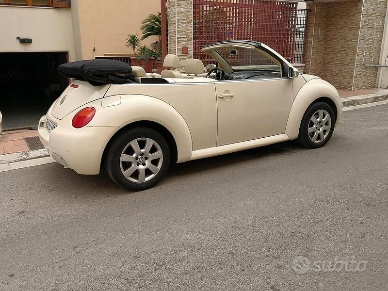 Usata VW New Beetle 101 CV (74 kW) 2005 Bianco Utilitaria