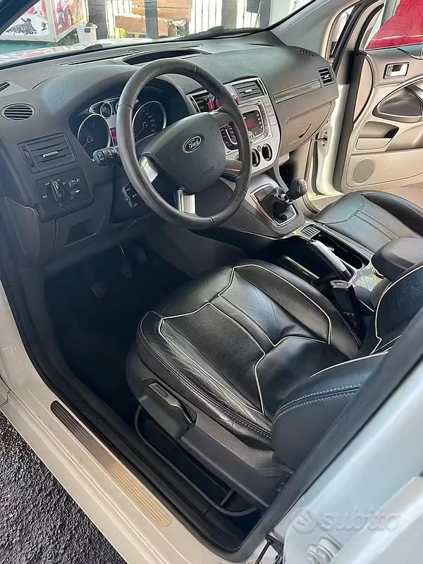 Usata Ford Kuga 136 CV (100 kW) 2012 Bianco SUV