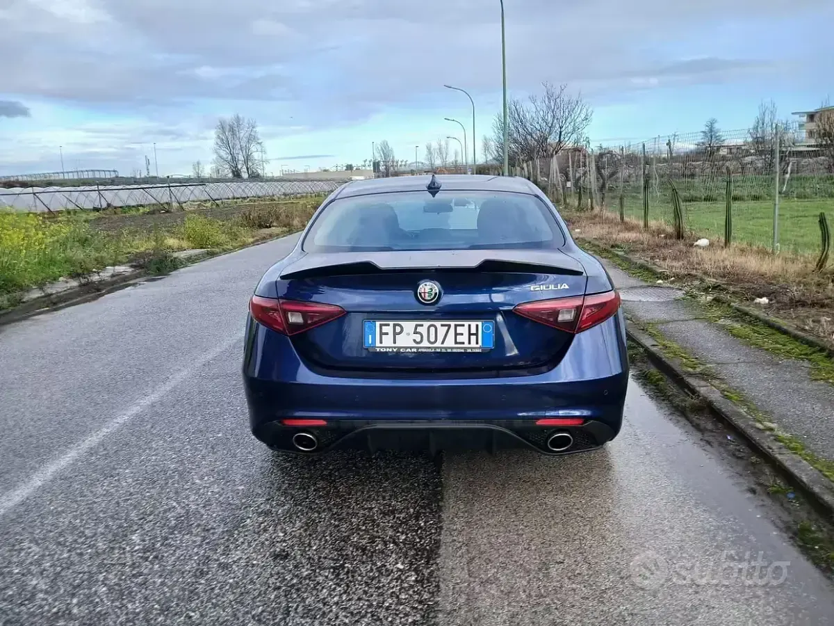 Usata Alfa Romeo Giulia 180 CV (132 kW) 2018 Blu Berlina