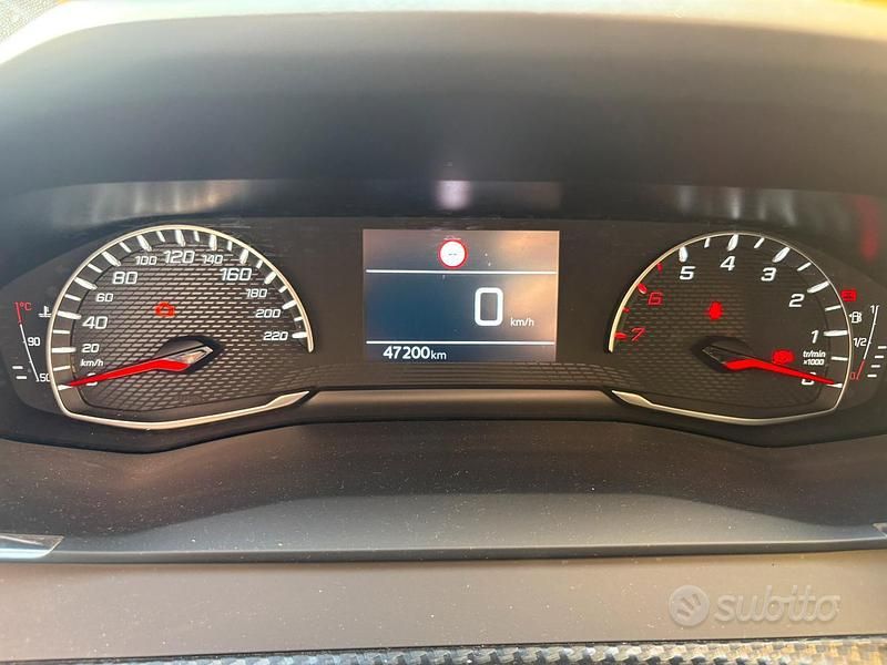 Usata Peugeot 208 Allure 100 CV (73 kW) 2023 Giallo Utilitaria