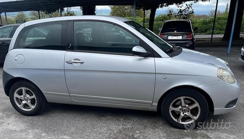 Usado Lancia Ypsilon 90 HP (66 kW) 2007 Cinzento Citadino