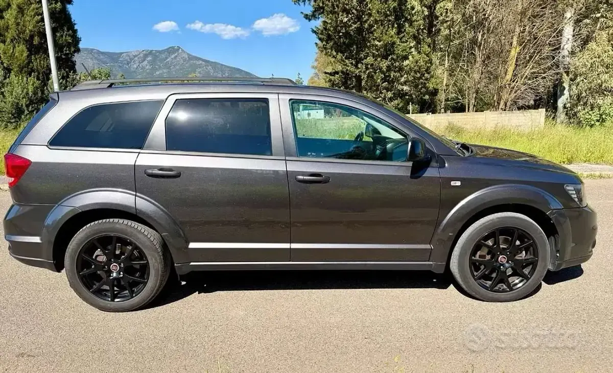 Usata Fiat Freemont Lounge 170 CV (125 kW) 2015 Grigio SUV