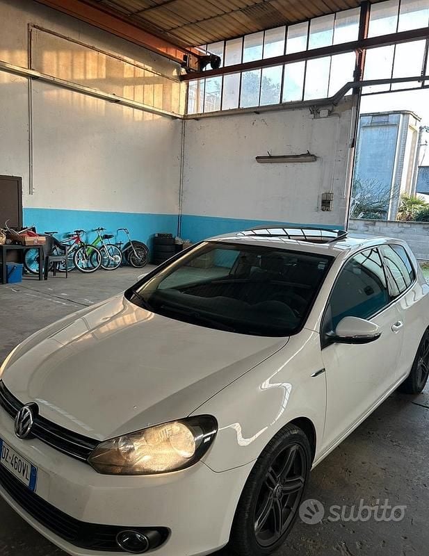 Usata VW Golf VI R-line 122 CV (89 kW) 2010 Bianco Utilitaria