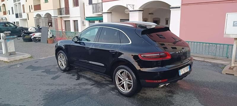 Używany Porsche Macan 250 KM (183 kW) 2016 Czarny SUV