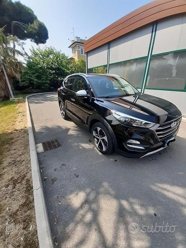 Nero Usata 2017 Hyundai Tucson SUV | 17.500 € (Buon prezzo) - Immagine 1/4