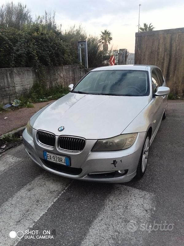 Usata BMW 318 143 CV (105 kW) 2011 Grigio Station wagon