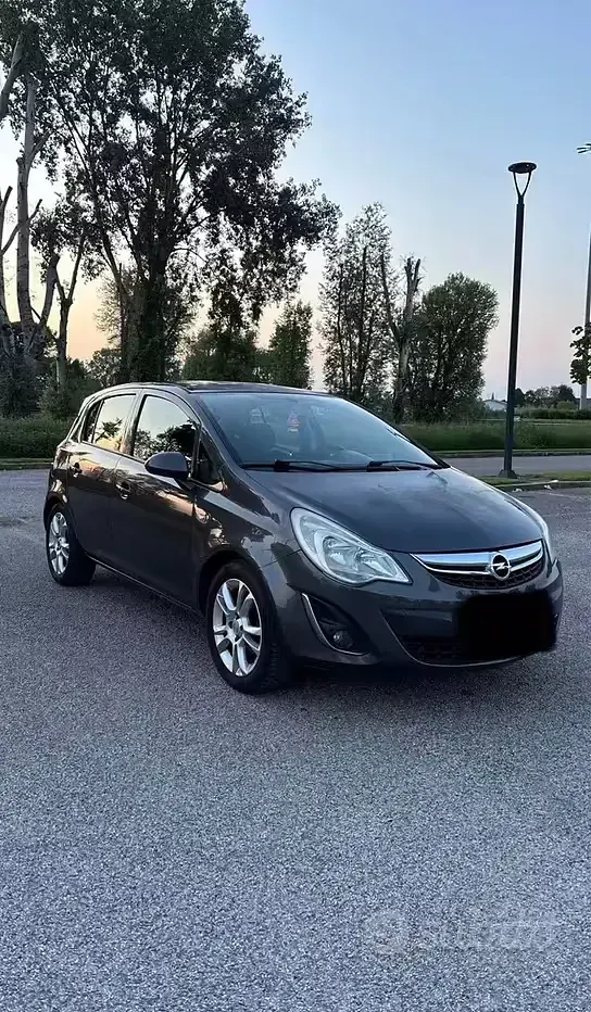 Usata Opel Corsa 95 CV (69 kW) 2011 Nero Utilitaria