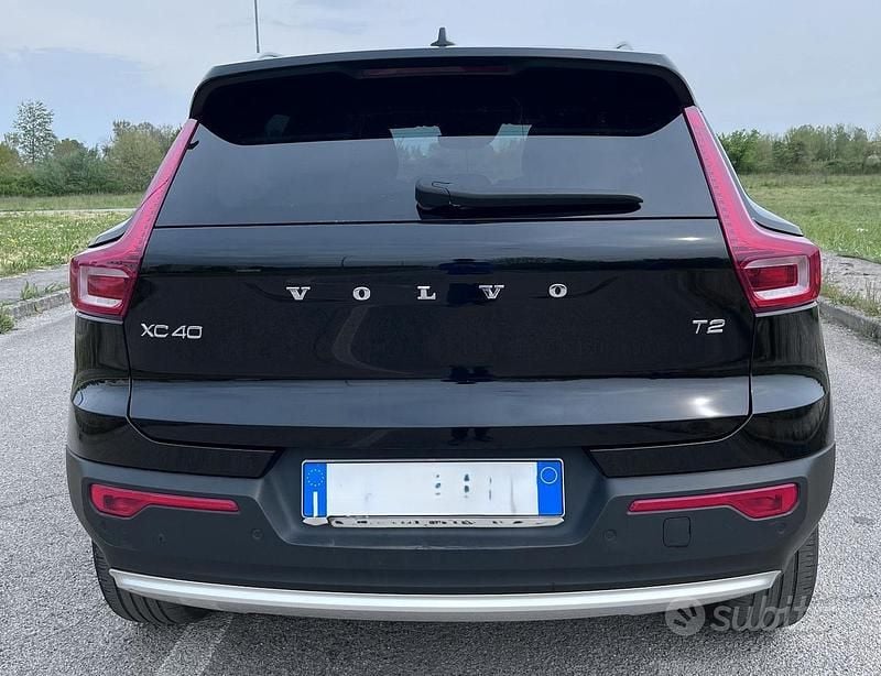 Usata Volvo XC40 Core 129 CV (94 kW) 2024 Nero SUV