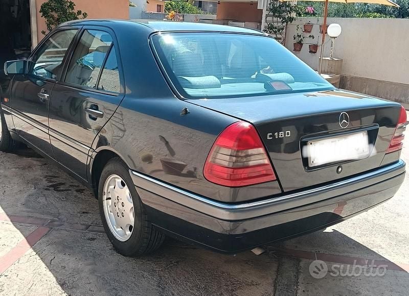 Usata Mercedes C180 Elegance 122 CV (89 kW) 1996 Grigio Berlina