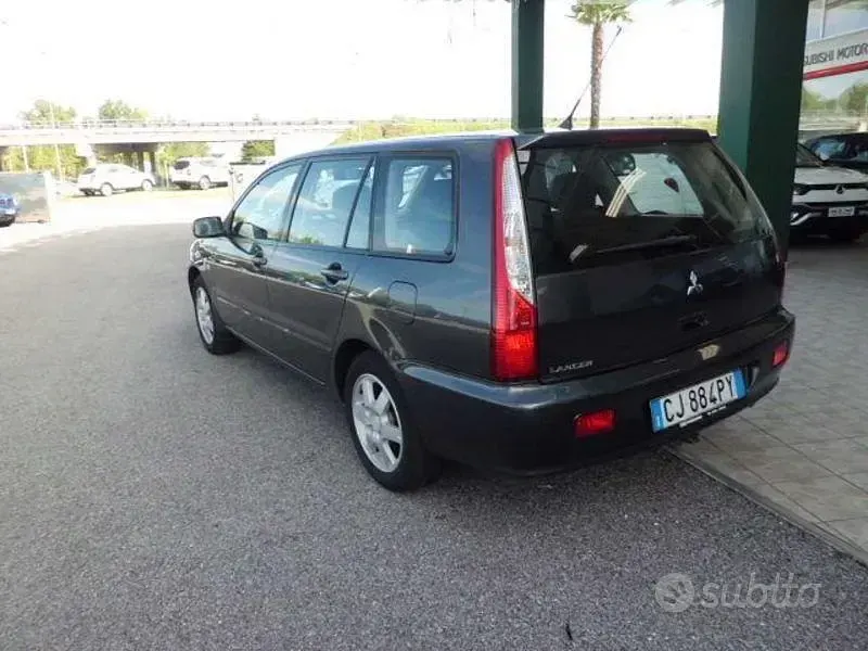 Usata Mitsubishi Lancer Comfort Edition 98 CV (72 kW) 2005 Grigio Station wagon