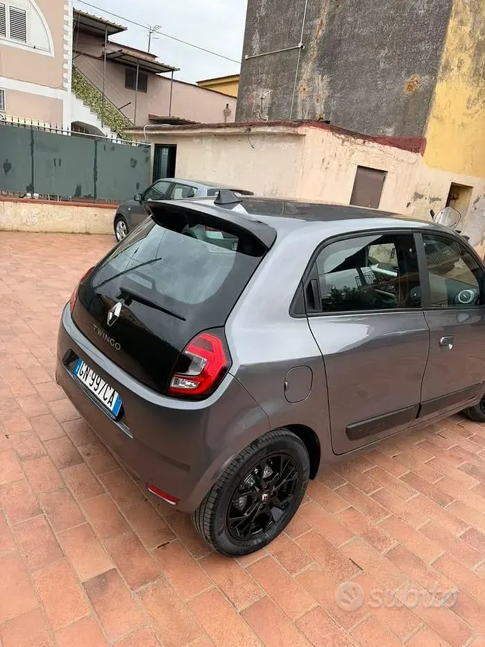 Usata Renault Twingo 69 CV (50 kW) 2023 Grigio Utilitaria