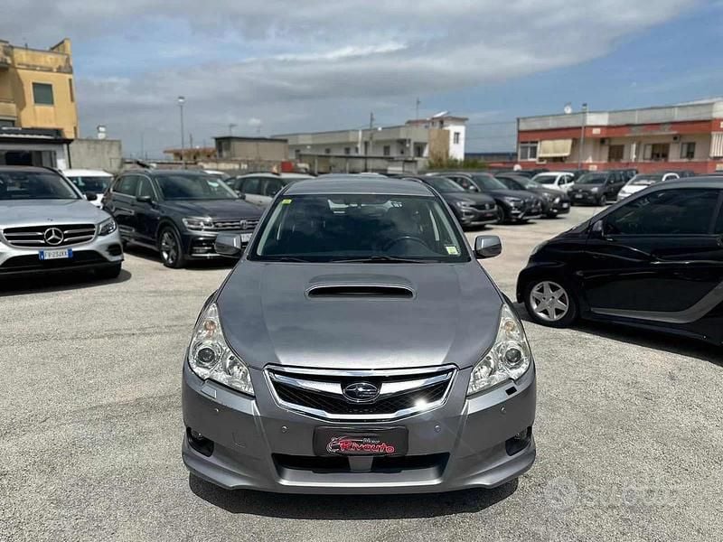 Usata Subaru Legacy Comfort 150 CV (110 kW) 2011 Grigio metallizzato Station wagon