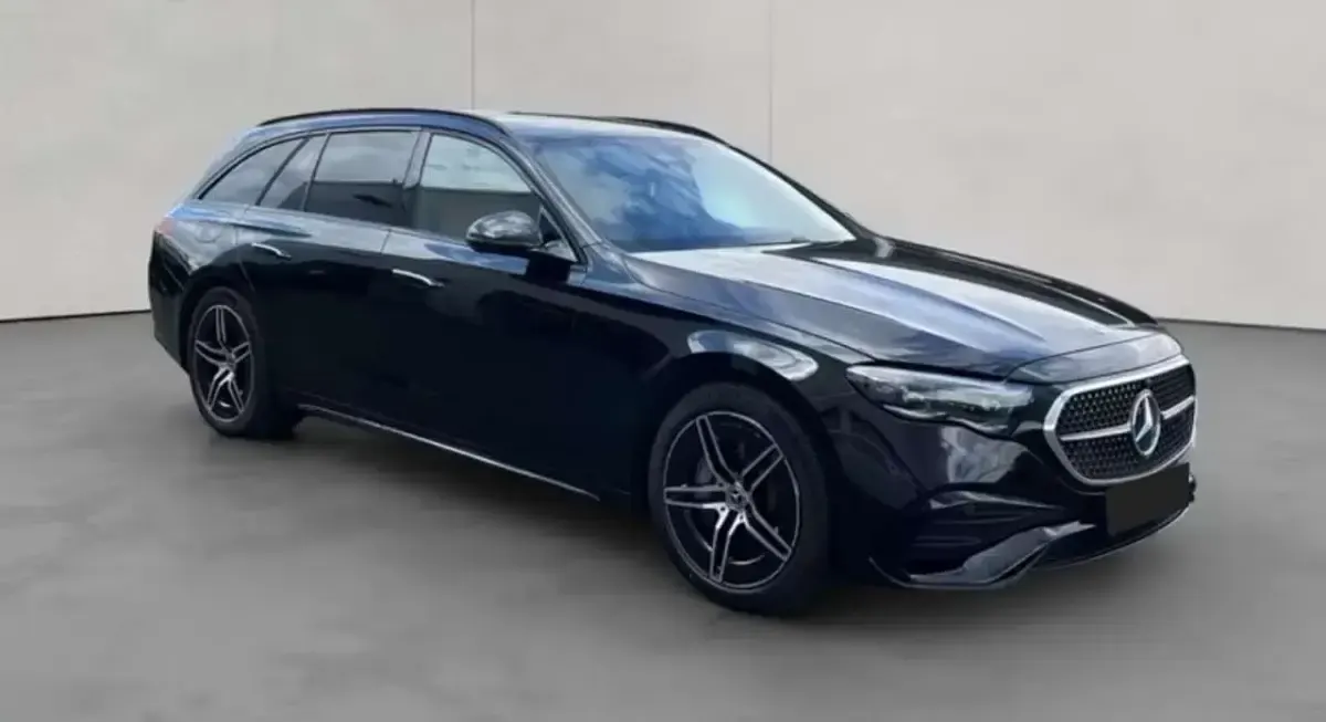 Usata Mercedes E300 AMG Line Premium 306 CV (225 kW) 2024 Nero Berlina