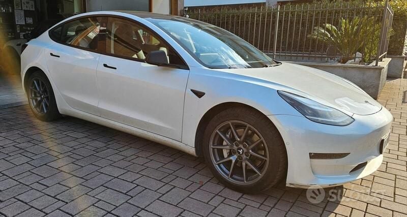 Usata 2020 Tesla Model 3 Long Range Tre volumi | 26.000 € (Ottimo prezzo) - Immagine 1/4