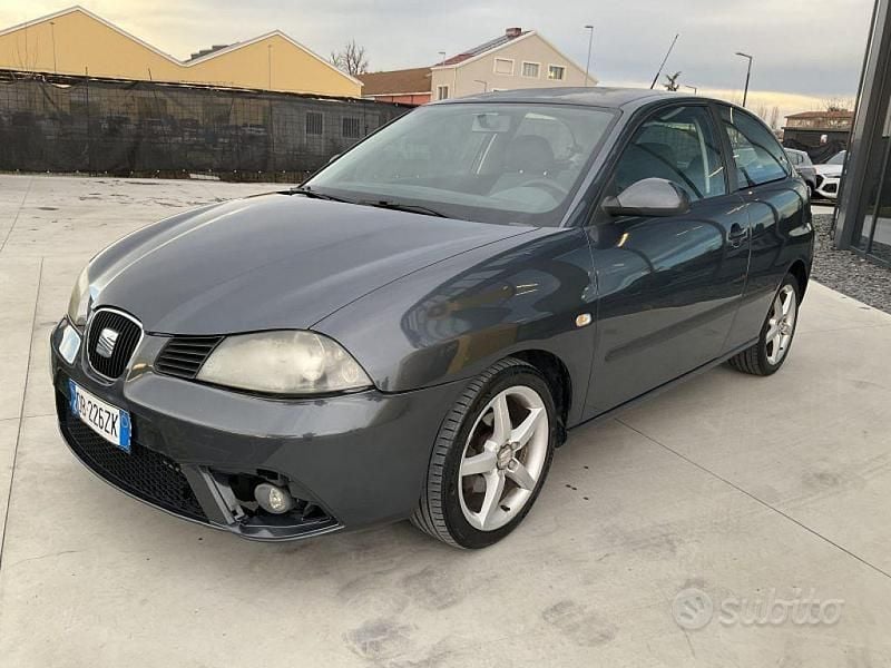 Usata Seat Ibiza Stylance 69 CV (50 kW) 2006 Grigio Utilitaria