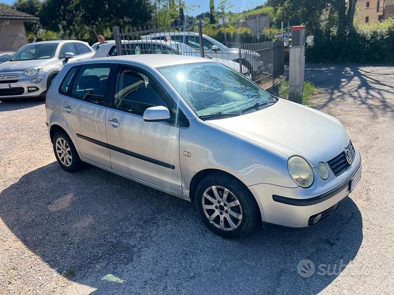 Usata VW Polo 75 CV (55 kW) 2005 Grigio Utilitaria