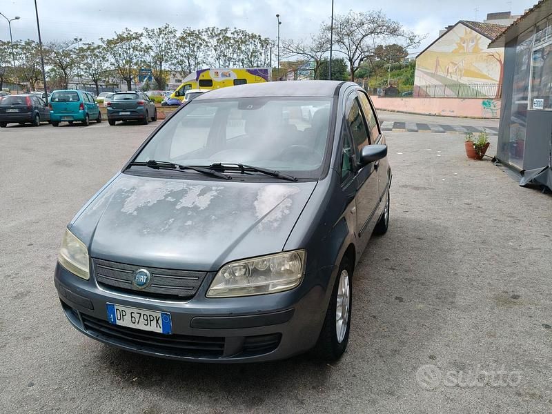Usata Fiat Idea 70 CV (51 kW) 2008 Grigio Monovolume