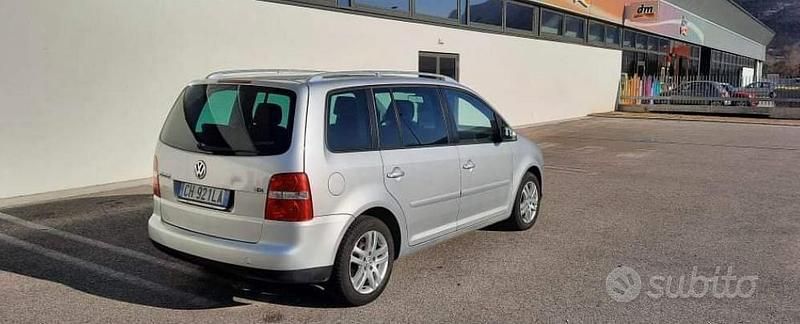 Usata VW Touran 136 CV (100 kW) 2005 Grigio Monovolume