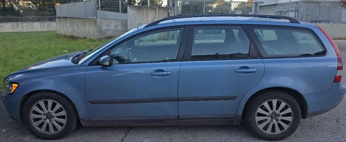 Usata Volvo V50 Momentum 136 CV (100 kW) 2005 Blu Station wagon