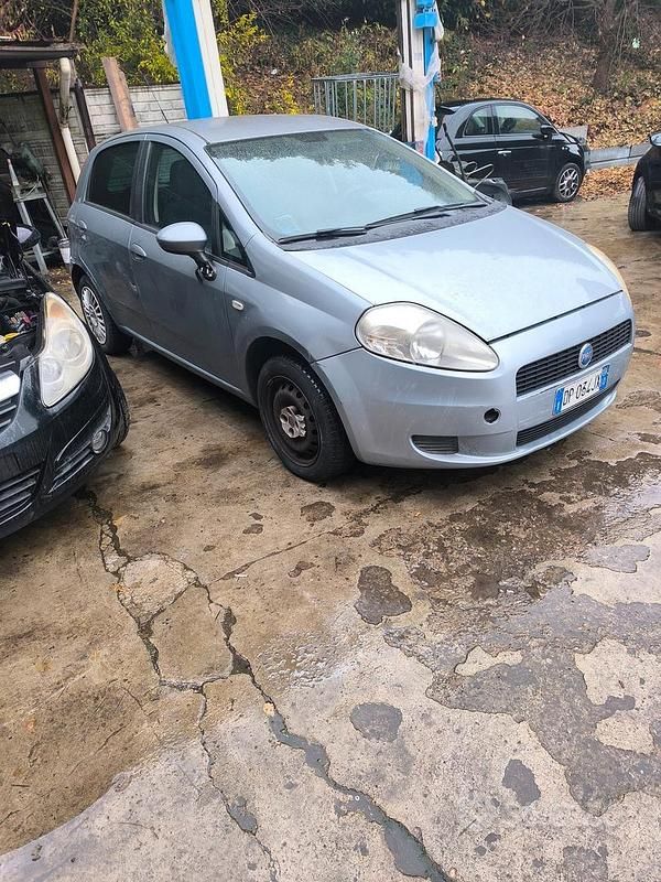 Usata Fiat Punto 75 CV (55 kW) 2008 Grigio Berlina