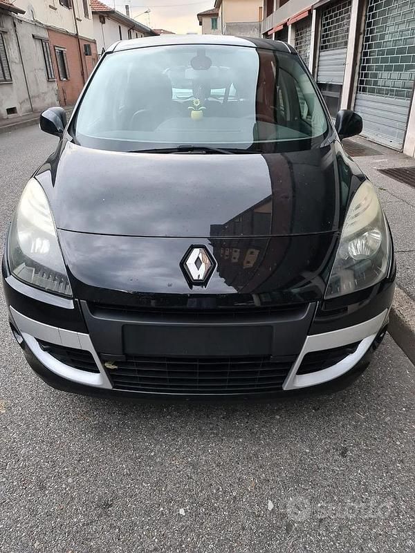 Usata Renault Scénic III 110 CV (80 kW) 2011 Nero Monovolume