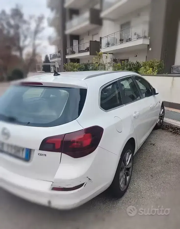 Usata Opel Astra Sport 115 CV (84 kW) 2011 Bianco Station wagon