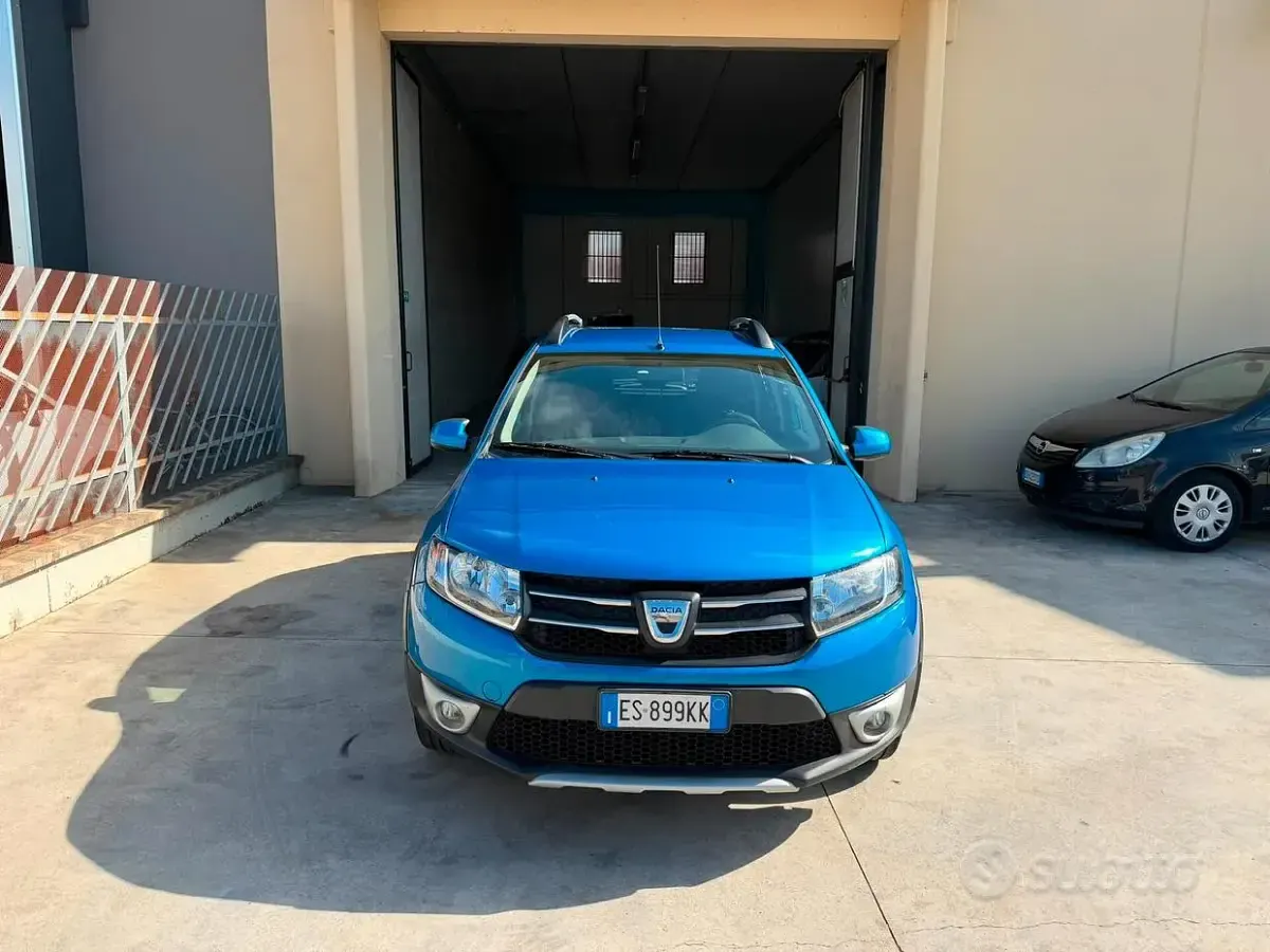 Usata Dacia Sandero Prestige 90 CV (66 kW) 2013 Bluazzurro Berlina