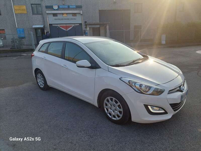 Bianco Usata 2013 Hyundai i30 Station wagon | 7600 € (Buon prezzo) - Immagine 1/4