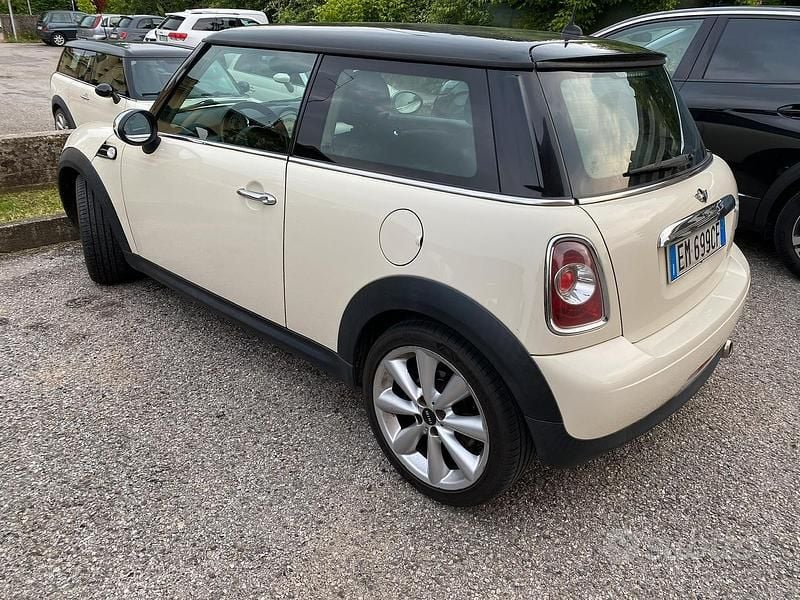 Begagnad Mini Cooper Coupé 112 HK (82 kW) 2012 Vit Sportkupé