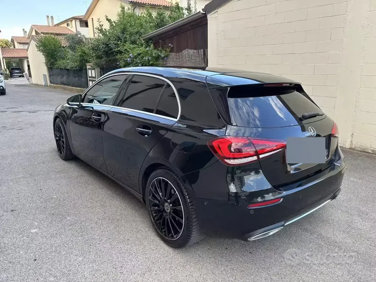 Usata Mercedes 180 Premium 116 CV (85 kW) 2021 Nero Berlina